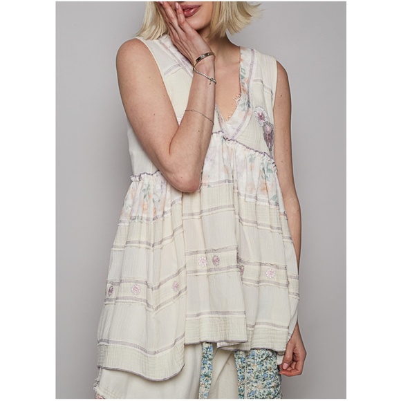 POL Floral Embroidered V neck Reverse Stitch Sleeveless Flowy Tank Top - Picture 3 of 7